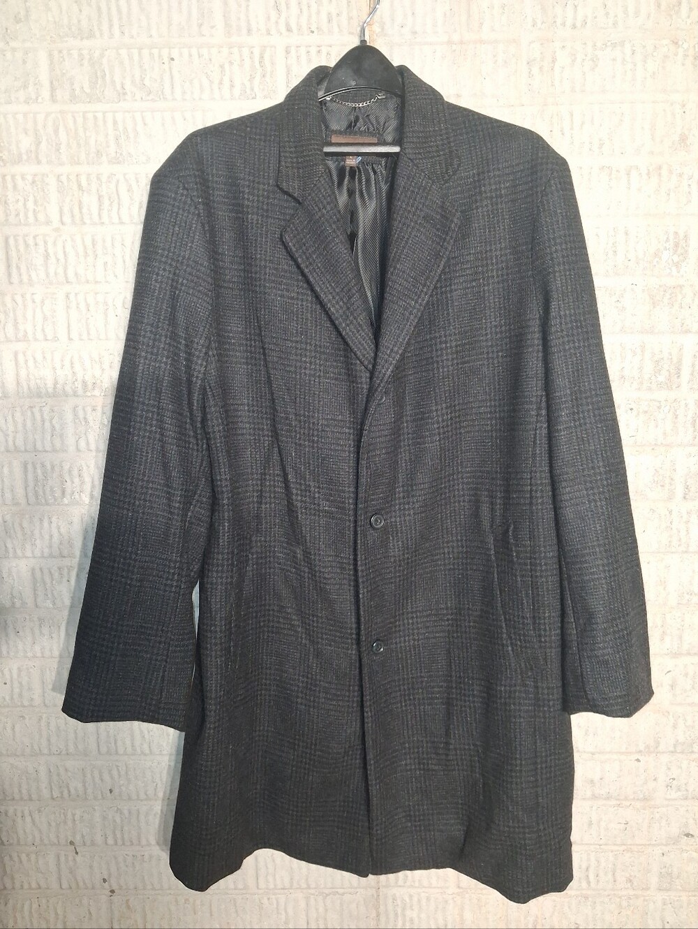 Merona Men's Gray Plaid Wool Blend Overcoat Blazer In A Size Large. EUC